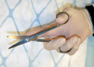 How to hold vascular scissors.