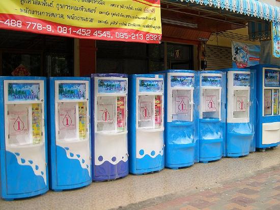 800px-E8661-Pattaya-water-vending-machines.jpg