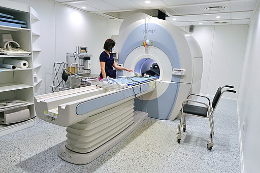 512px-Vantage_Atlas_MRI_scanner_from_Toshiba.jpg