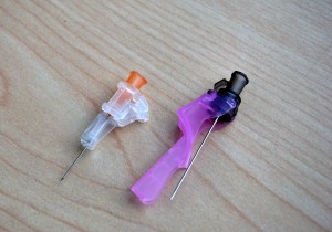 Types of needles with safety shields