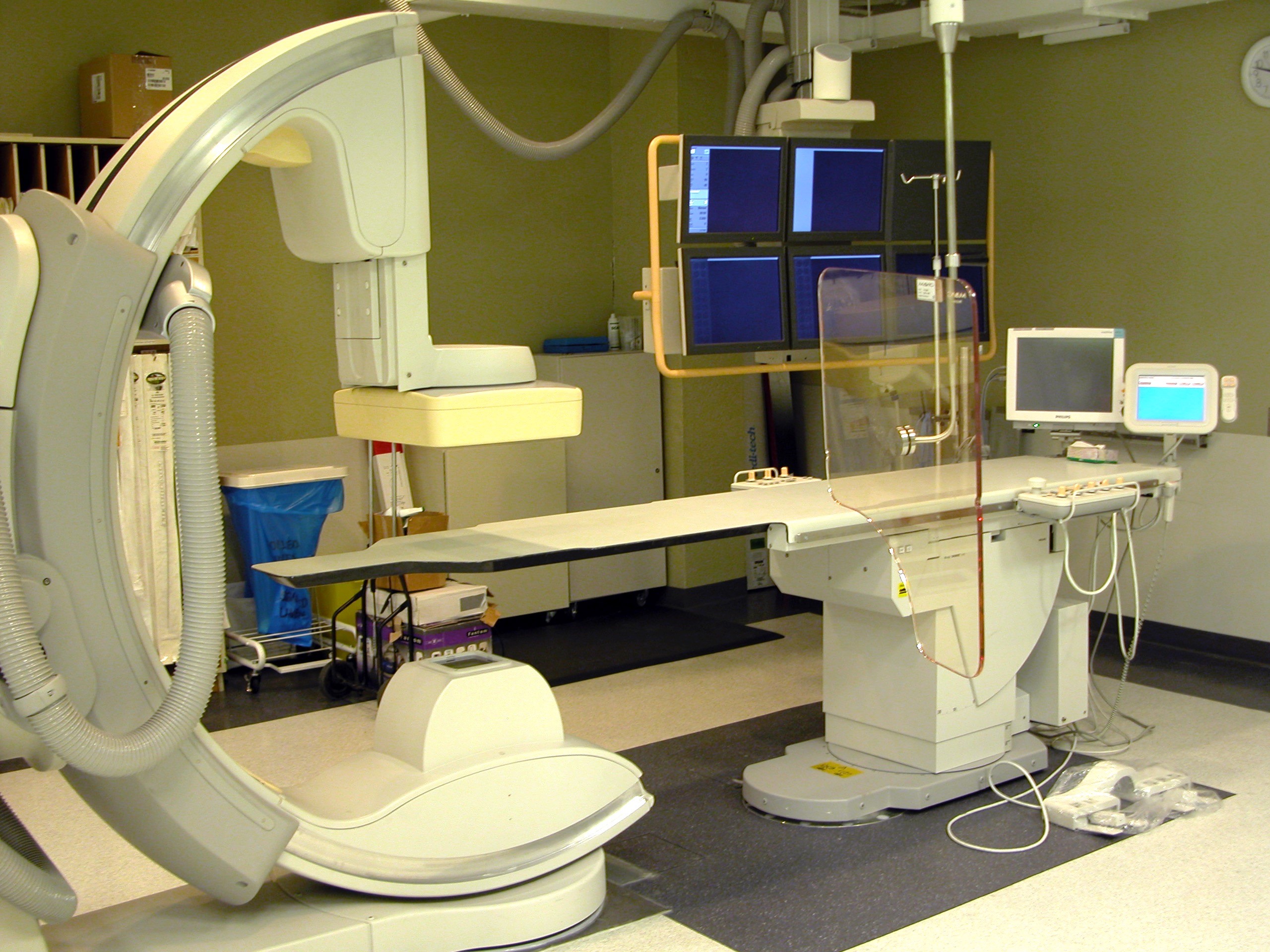 angiography-machine-with-carm-1.jpg